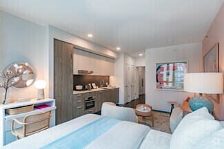 Building Photo - 461 E Waterside Dr