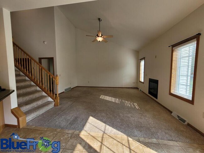 Building Photo - 2410-2410 Wisconsin St