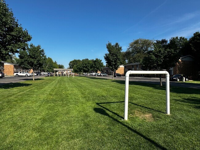 Building Photo - 475 W Mae Rose Ave