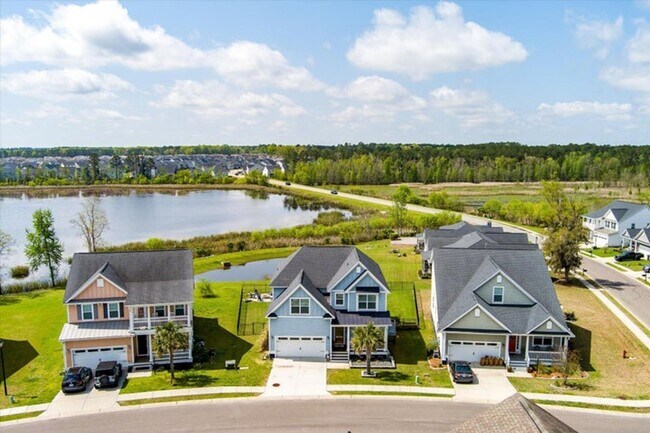 Building Photo - Show stopping 5 bed/3 bath rental in the h...