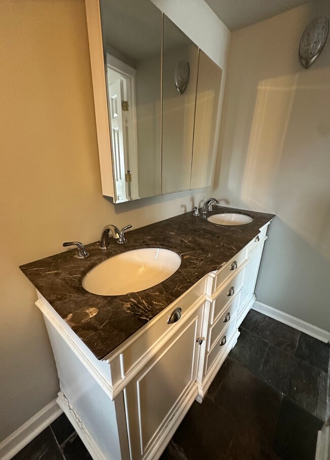 Building Photo - Stunning Historic Home - Sheffield, AL