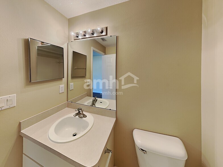 Building Photo - 11002 Newbridge Dr