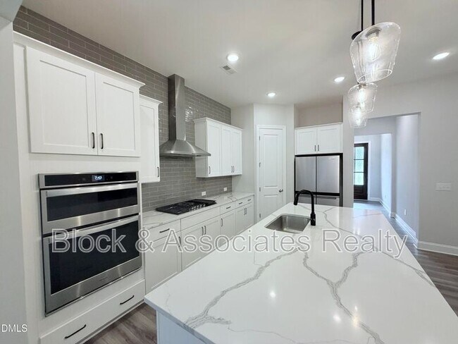 Building Photo - 1028 Bravura Dr