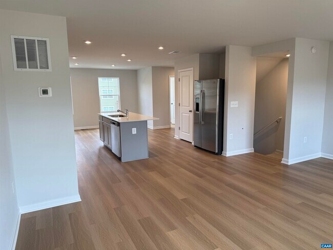 Building Photo - 99 Oldfield Dr