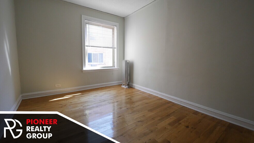 Building Photo - 546 W Surf St