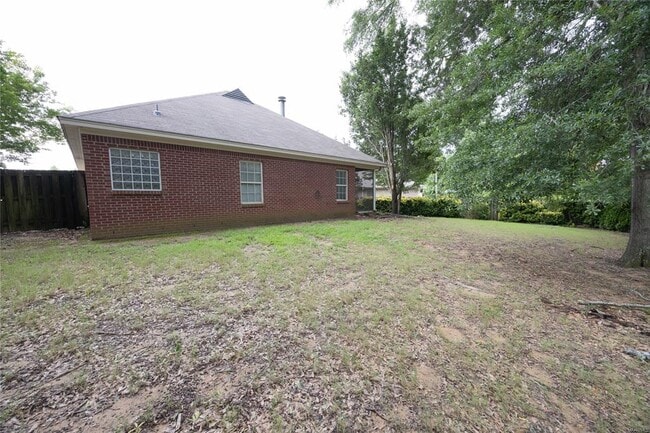 Building Photo - 106 Sweet Meadow Ct