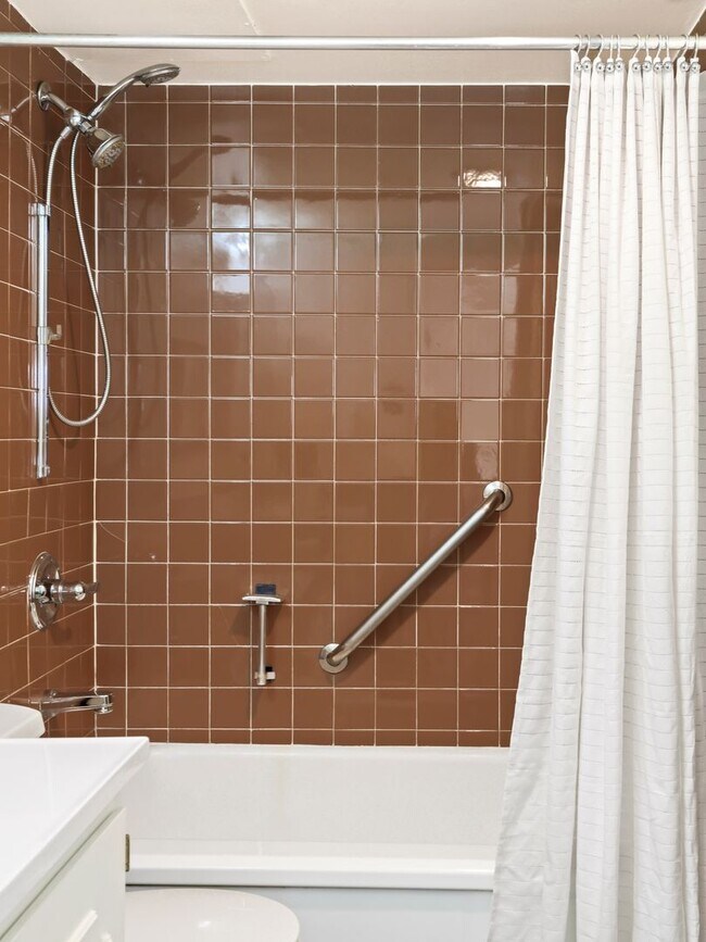 Building Photo - 800 N Washington St