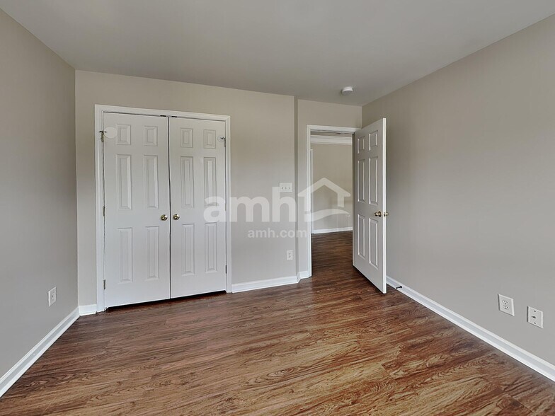 Building Photo - 1009 Yarrow St