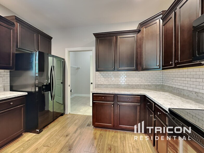 Building Photo - 189 Crystal Creek Dr