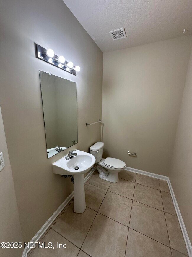 Building Photo - 3750 Silver Bluff Blvd