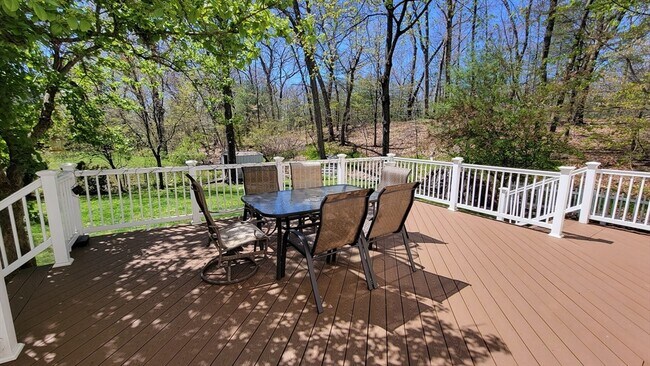 Building Photo - 31 Hunnewell St