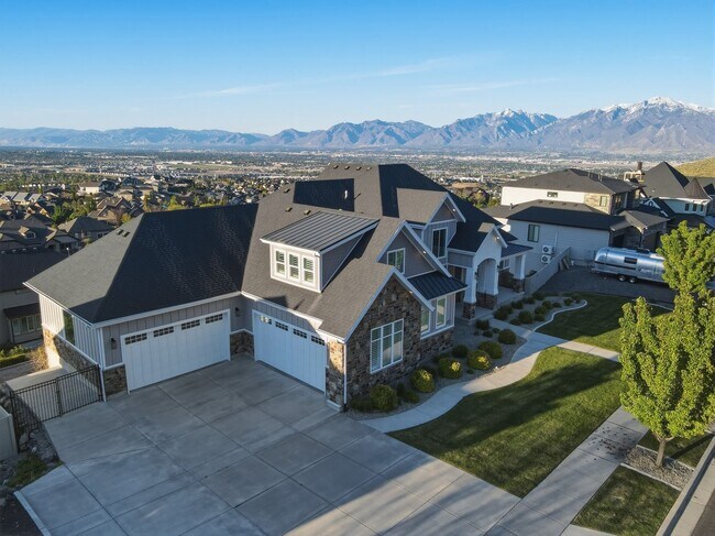 Building Photo - Luxurious Herriman 6 Bed with Indoor Court, Theater & Stunning Views!!!