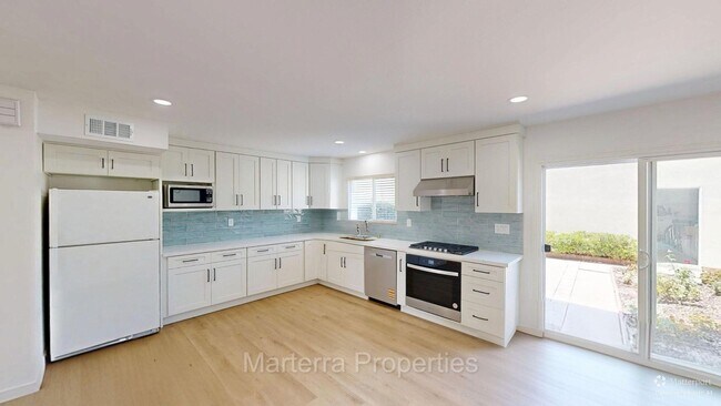 Building Photo - 17755 La Rosa Ln