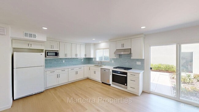 Building Photo - Beautiful 4 bedroom Home!