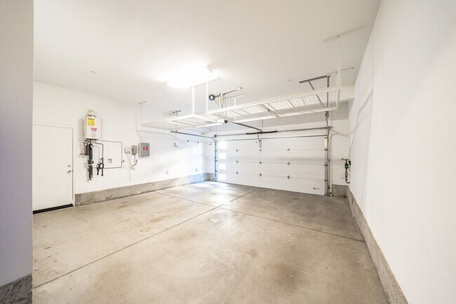 Building Photo - Split level floor plan on a gorgeously upgraded home