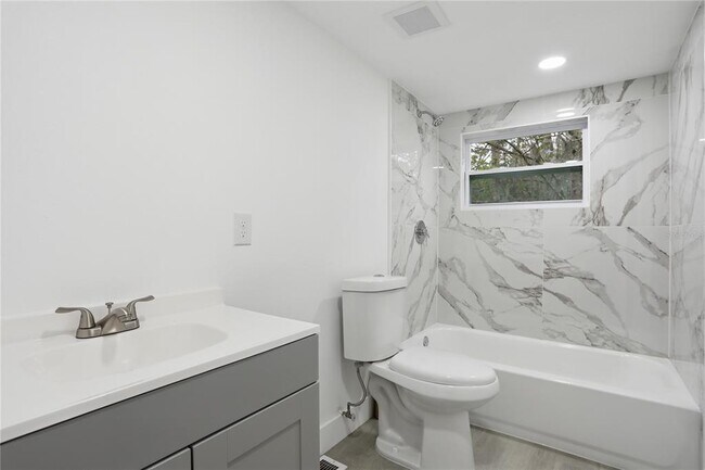 Building Photo - 1605 8th St