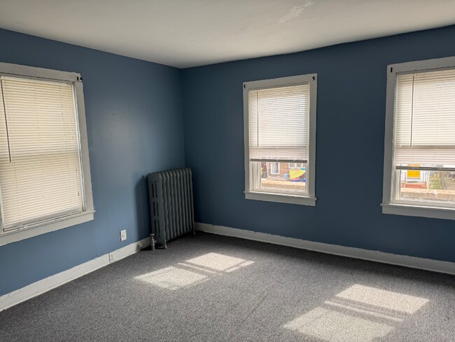 Building Photo - 106 E Pine St