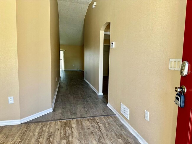 Building Photo - 536 Lakeview Dr