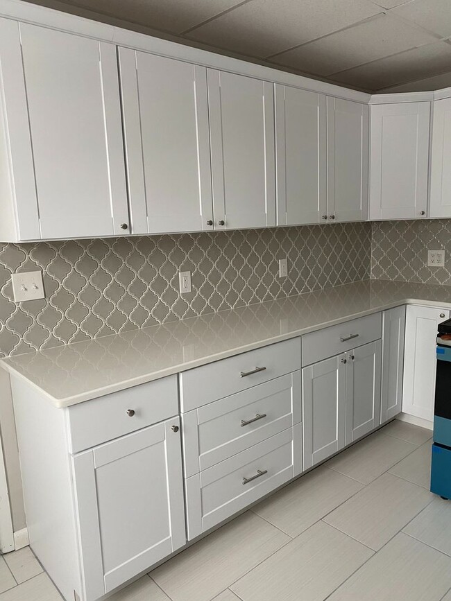 Building Photo - 820 Main St