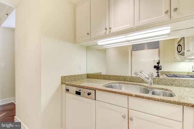Building Photo - 1155 23rd St NW