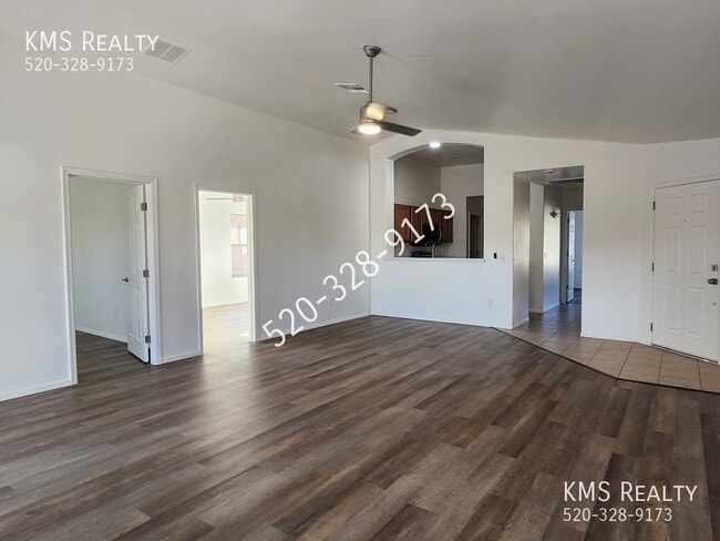 Building Photo - 6603 E Ladonna Ln