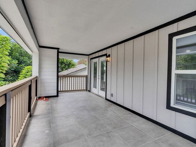 Building Photo - ? Spacious & Stylish 3-Bed Home – Garage Included! ?