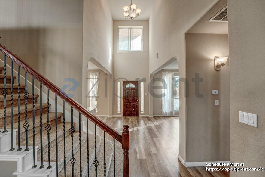 Building Photo - 706 Green Vista Ct