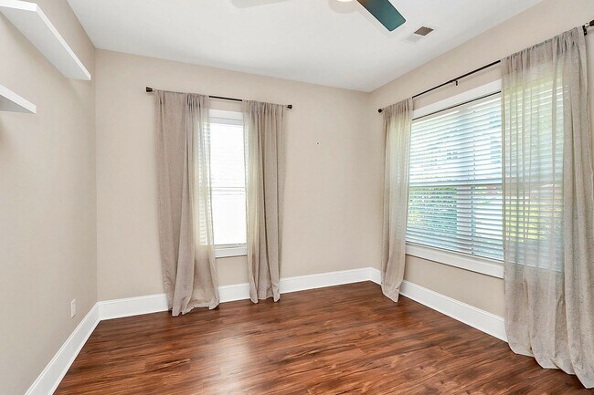 Building Photo - Newer Build Single Family in Washington Heights!