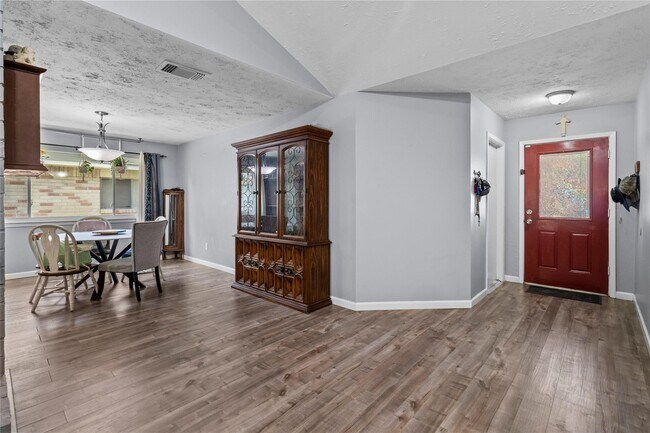 Building Photo - 20074 Crazy Horse Cir