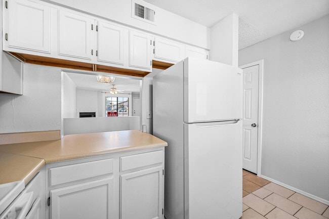 Building Photo - 455 S Mesa Dr