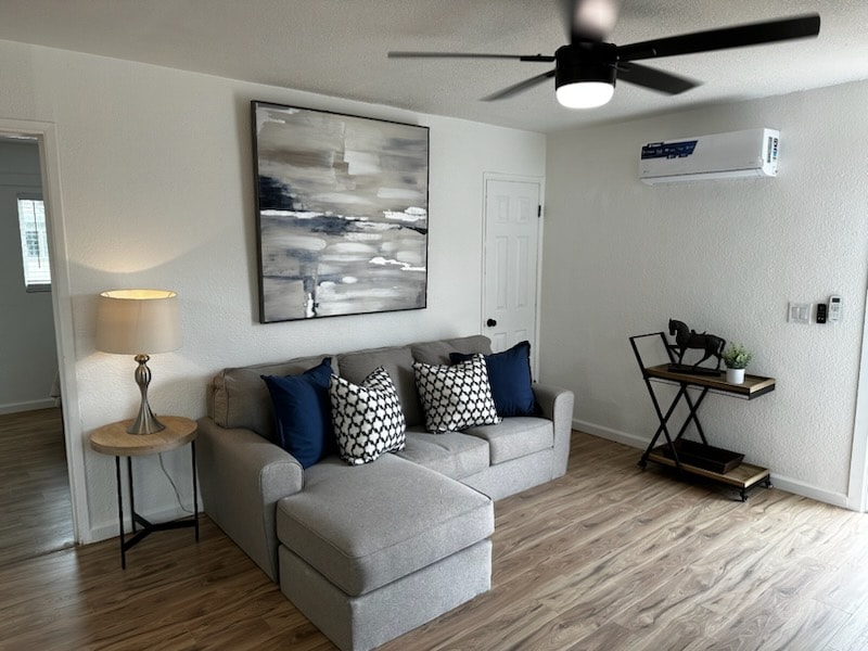 Building Photo - 1317 E 8th St