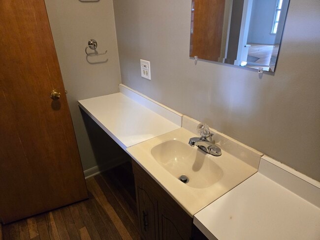 Building Photo - 448 Hubbard Ave