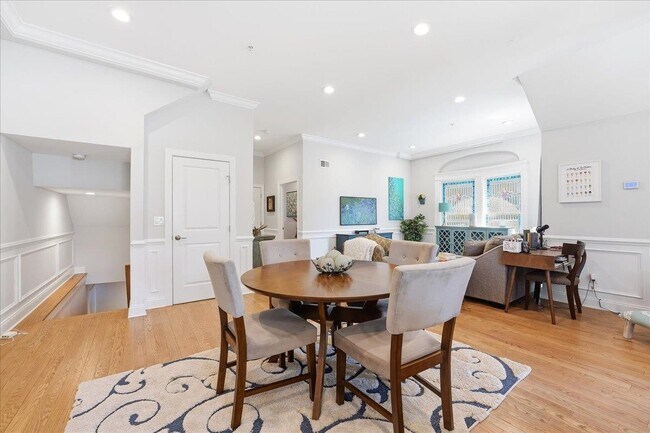 Building Photo - 41 Bentley Ave