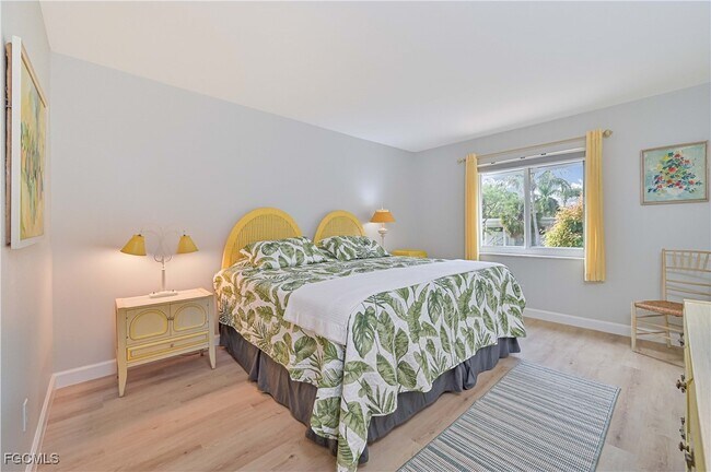 Building Photo - 223 3rd Ave S