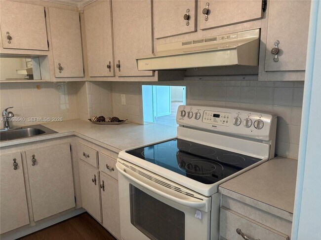 Building Photo - 200 Ashbury Rd