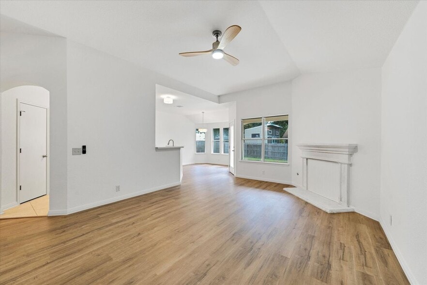 Building Photo - 1707 Primrose Ln
