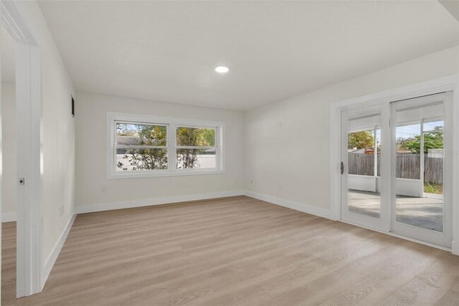 Building Photo - 2352 Lorena Ln