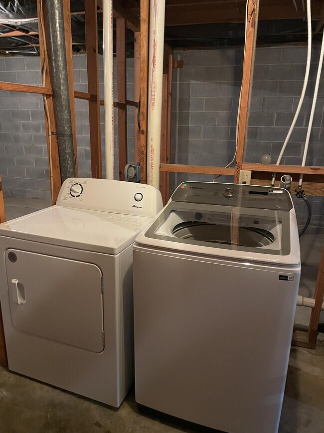 Building Photo - 146 Harvest Dr