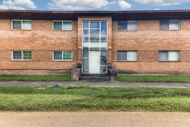 Primary Photo - 8001 E Loop