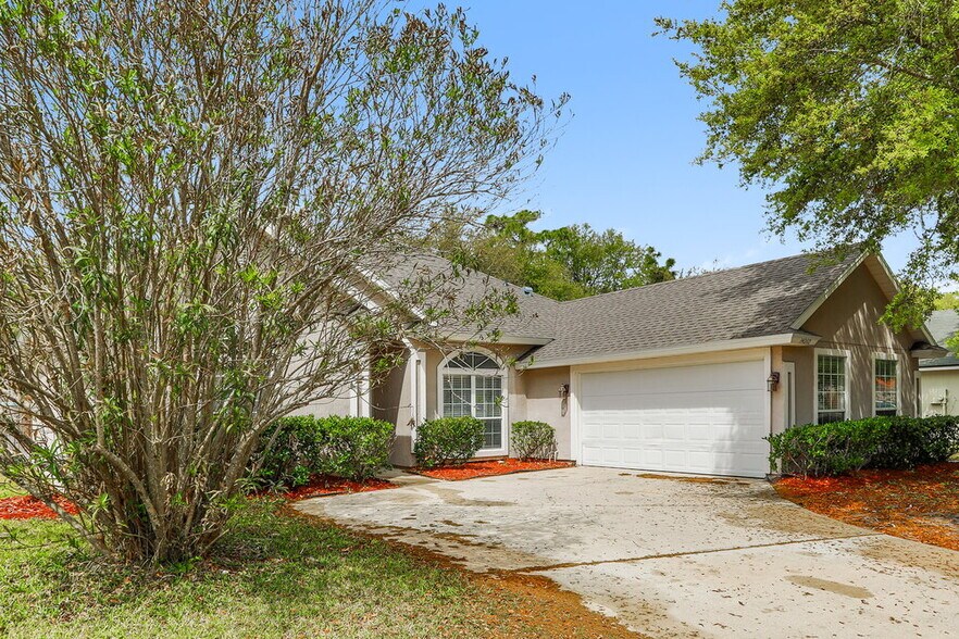Building Photo - 14060 Red Rock Lake Dr