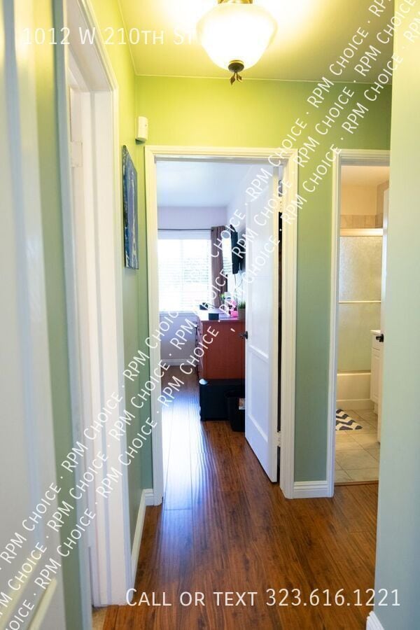 Building Photo - 1012 W 210th St