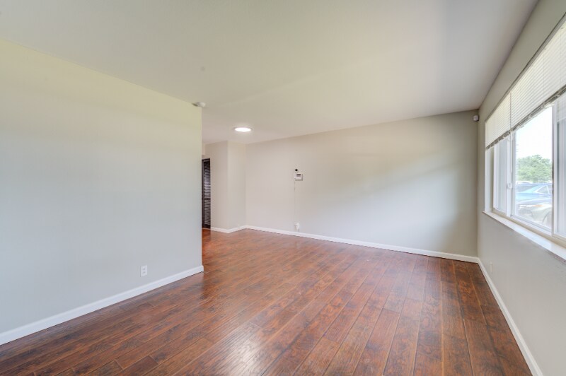 Building Photo - 10768 Tropic Dr