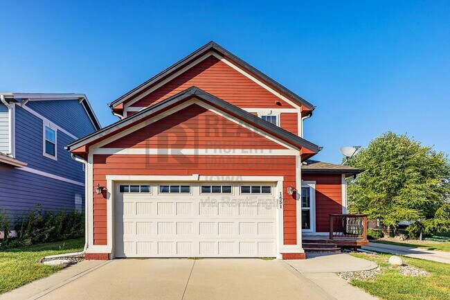 Building Photo - 1651 SW Arlan Dr