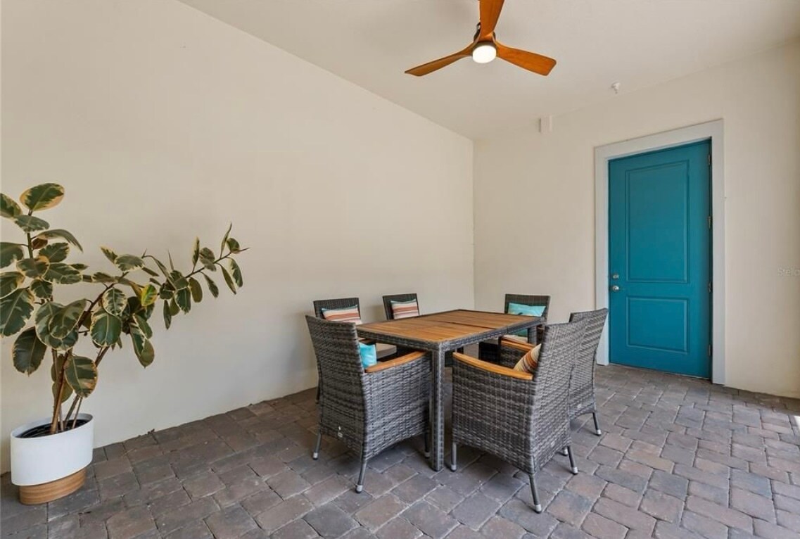 Building Photo - 8427 Modiano St