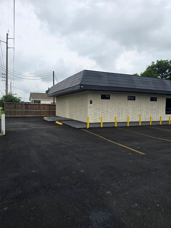 Building Photo - 3619 Reed Rd
