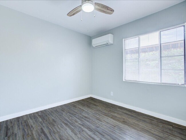 Building Photo - Cozy & Modern 2-Bedroom Home