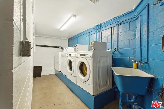 laundry facilities - 1929 Tamarind Ave