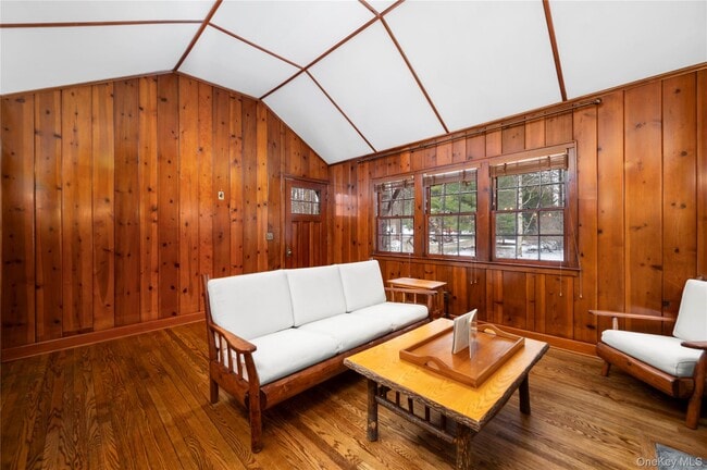 Building Photo - 6 Alpine Rd