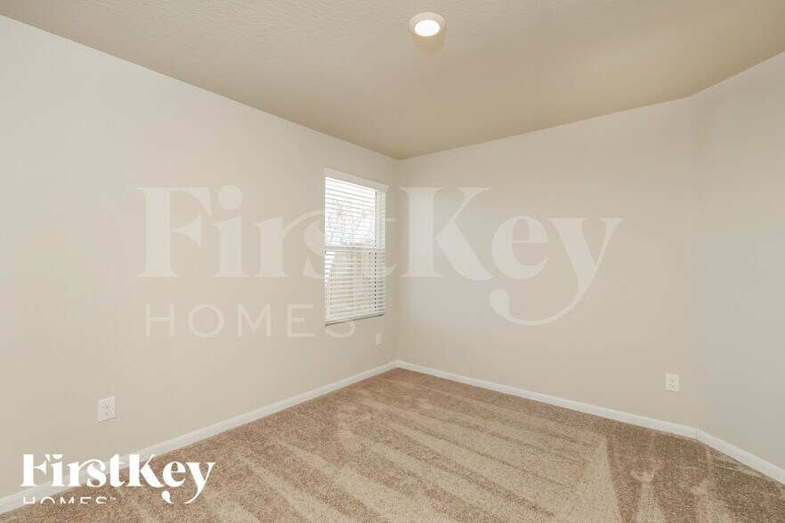 Building Photo - 9984 Sarrebourg St