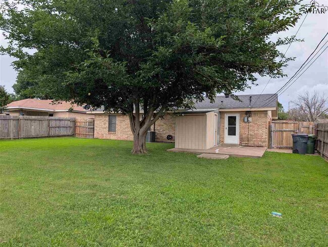 Building Photo - 2805 S Bandera Dr